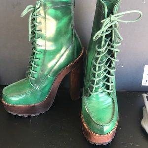 Betsey Johnson green boot heels